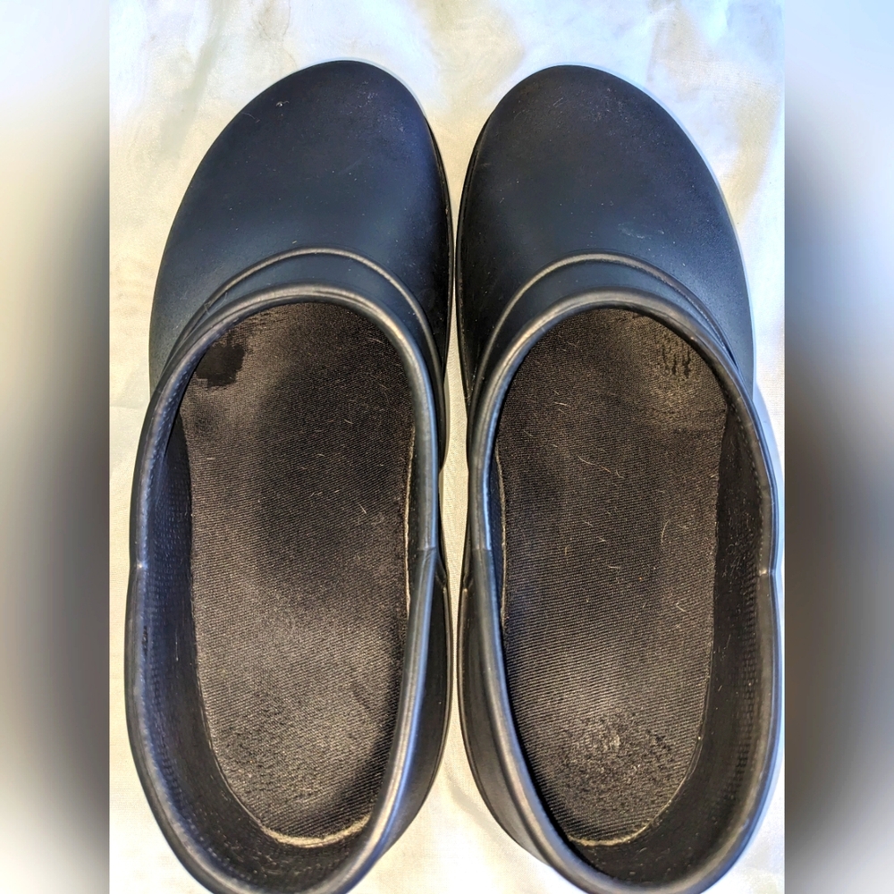 Crocs Women's Slip Resistant Clogs - Picture 7 of 12